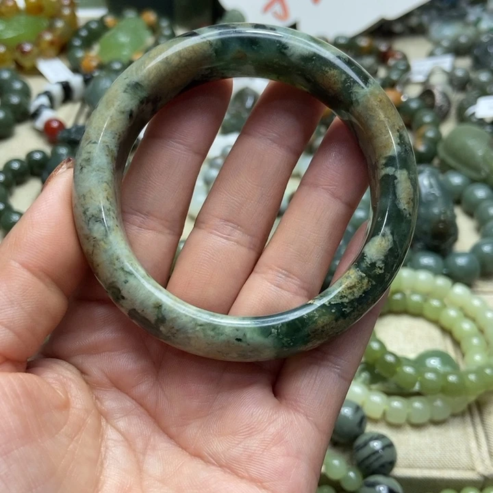 蛇纹石玉未镶嵌手镯