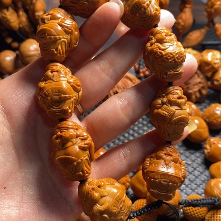 橄榄核吊坠八大财神