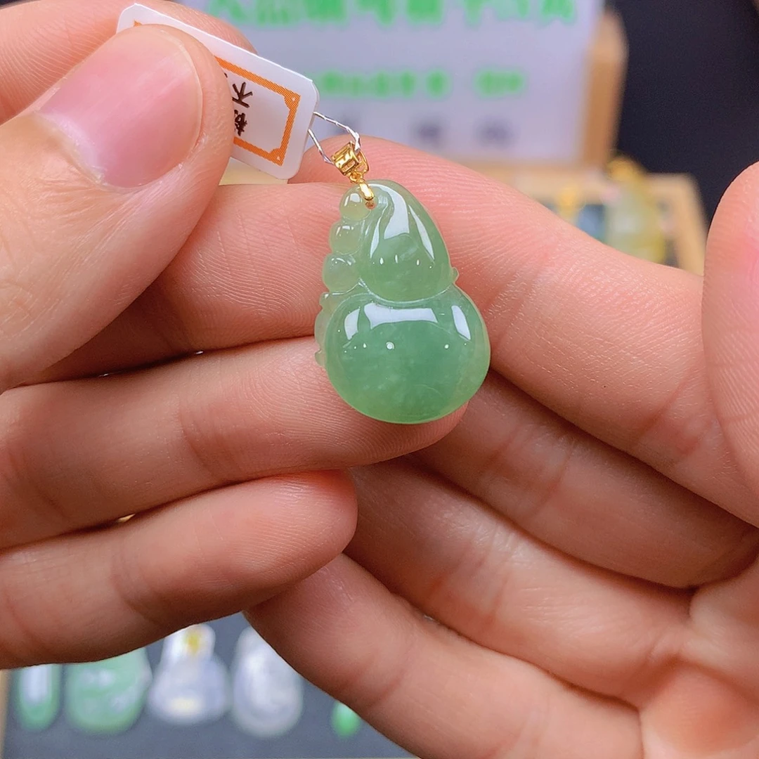 翡翠18K金镶嵌颈饰翡翠