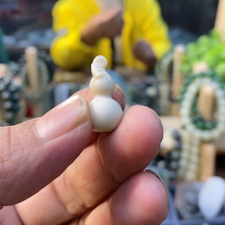 和田玉（糖玉）未镶嵌挂件