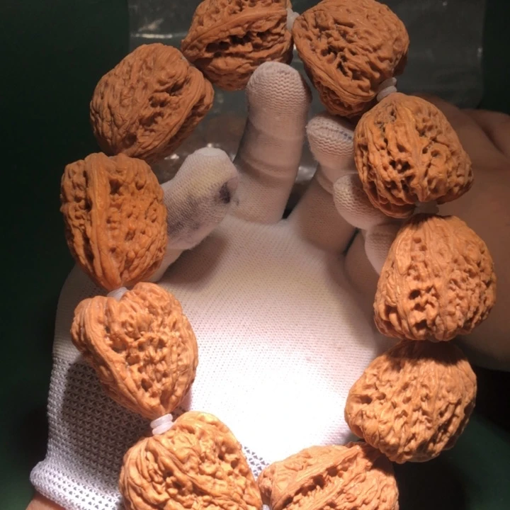 文玩核桃吊坠南疆手持一帆