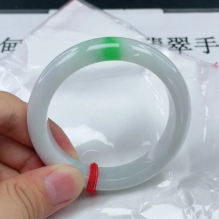 翡翠手镯未镶嵌圈57。5807。