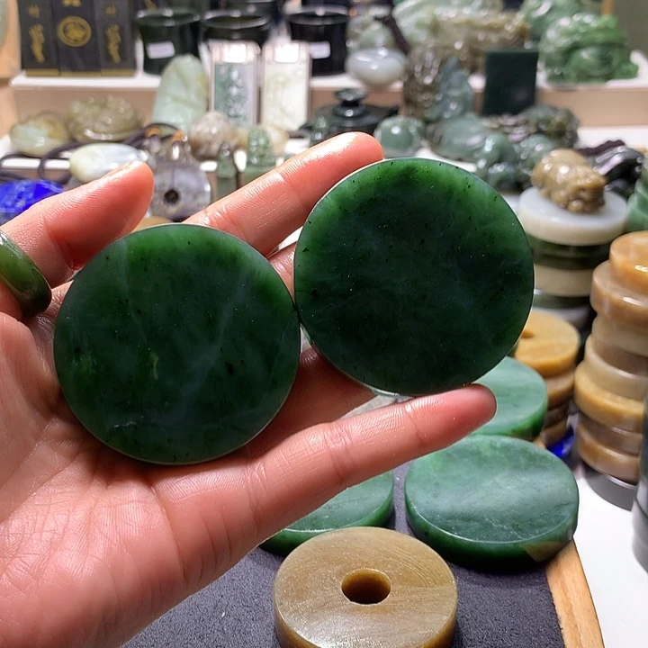 用***7和田玉（糖玉）未镶嵌珠宝半成品