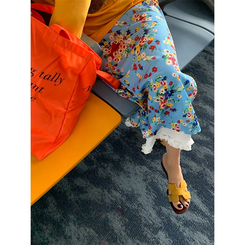 落落狷介开春漂亮半身裙2025年新款蓝色碎花半裙女小个子开衩小众