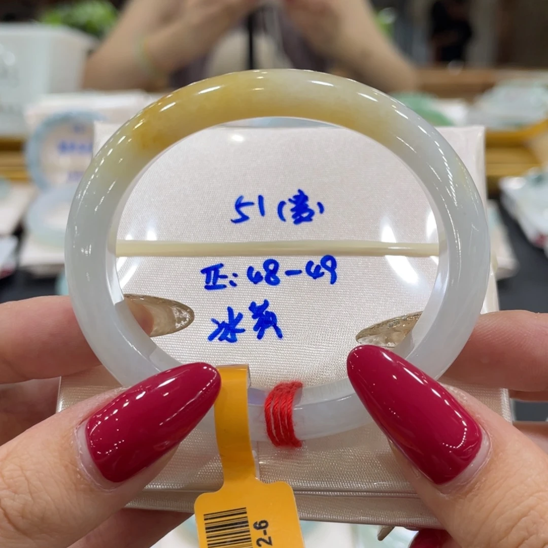 翡翠手镯未镶嵌翡翠