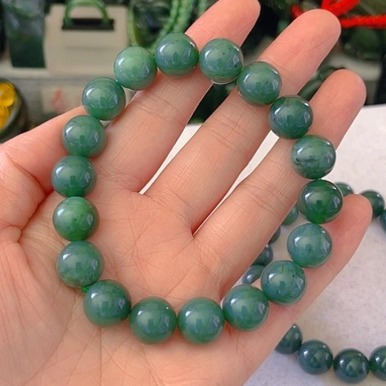 蛇纹石玉未镶嵌颈饰?****狂