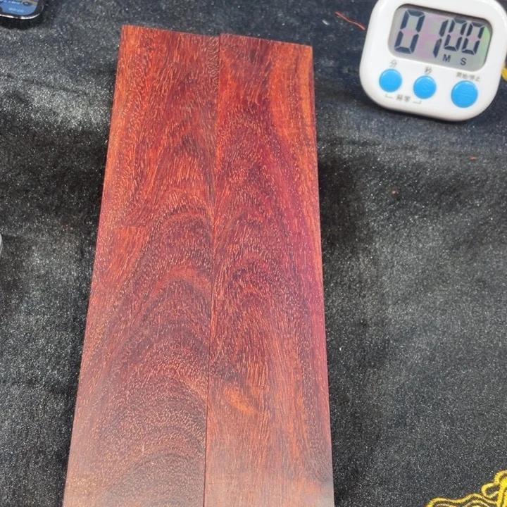 檀香紫檀（小叶紫檀）牛**?镇尺