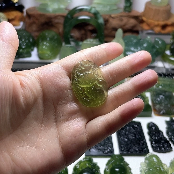 蛇纹石玉未镶嵌颈饰