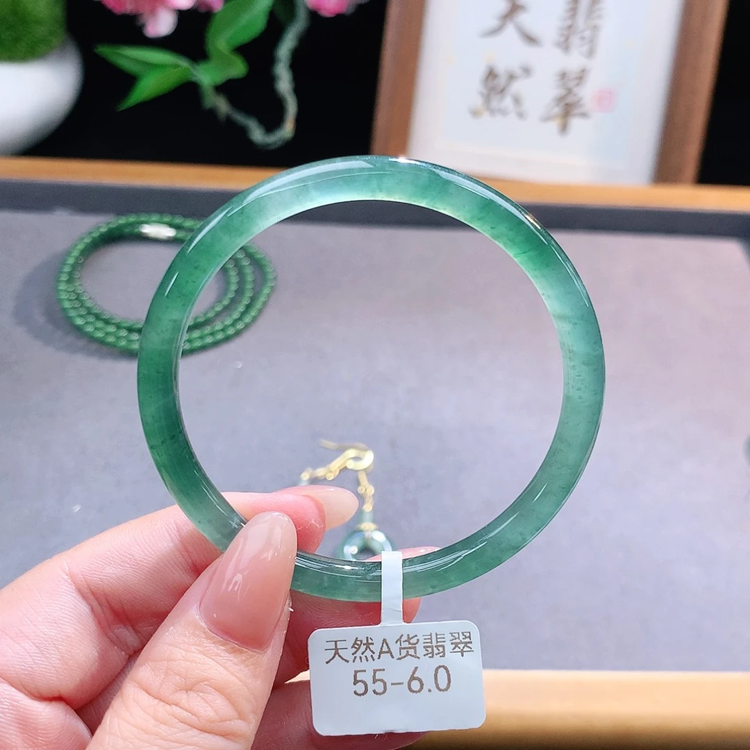 未镶嵌手镯（圆镯）翡翠