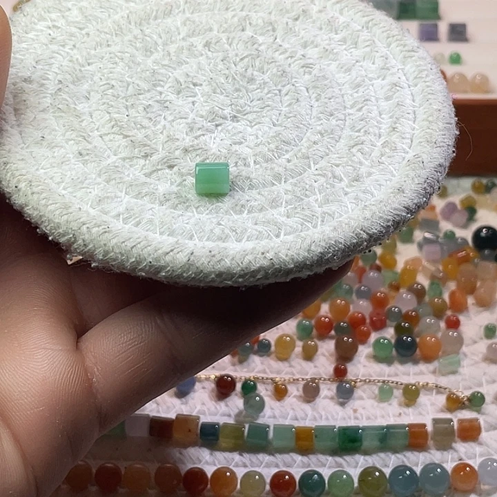 翡翠散珠未镶嵌定制翡翠桶珠卡7.2*6.4