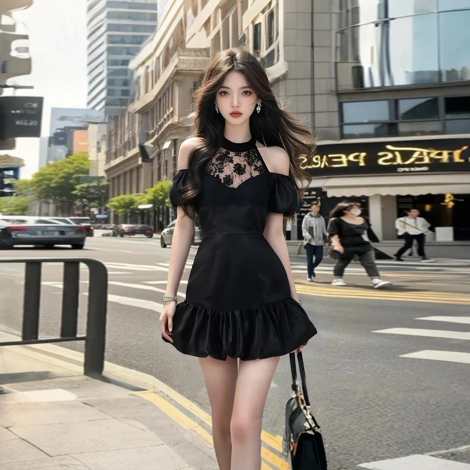 法式黑色圆领蕾丝连衣裙子女夏季气质显瘦百搭挂脖巨好看a字短裙
