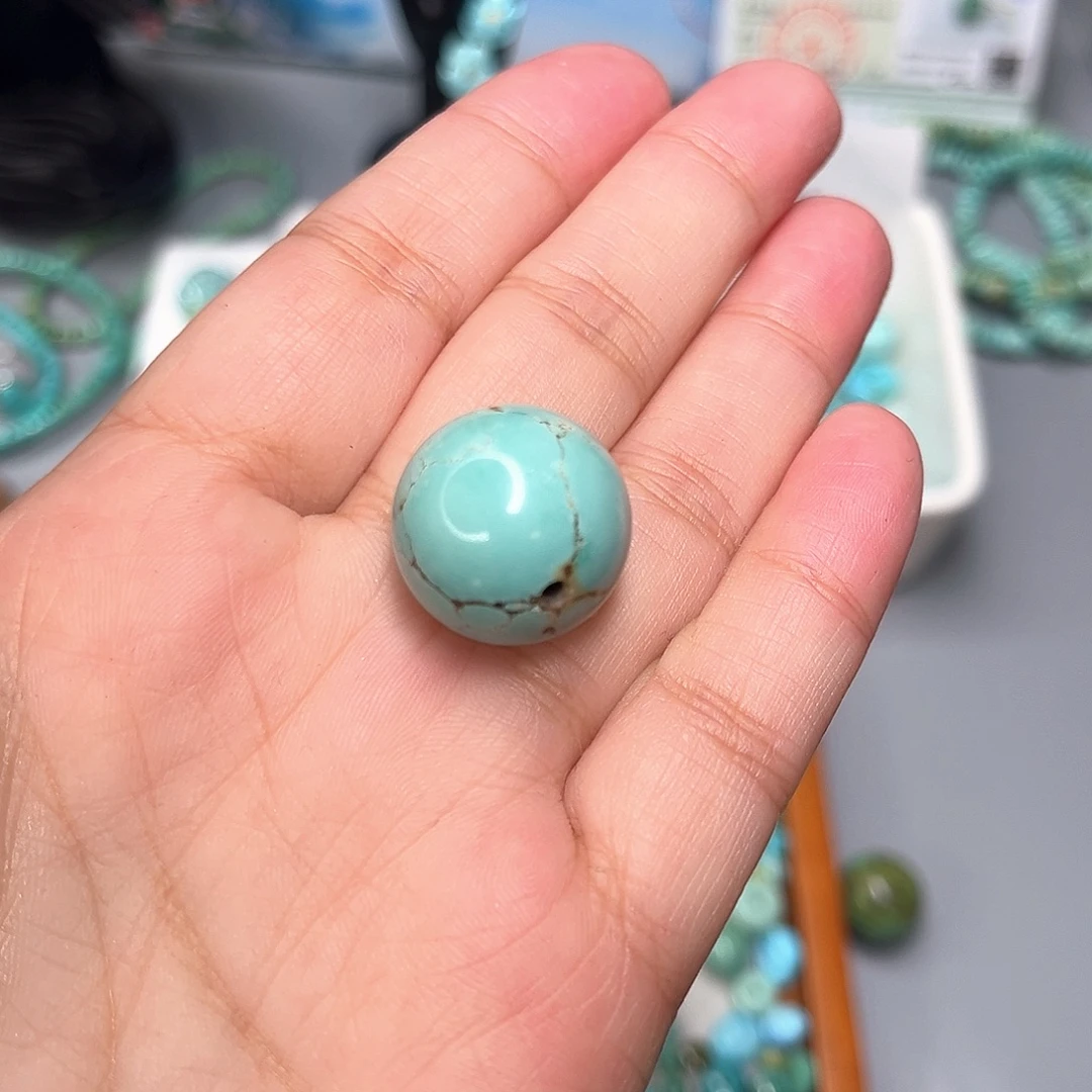 邓***暖绿松石未镶嵌珠宝半成品