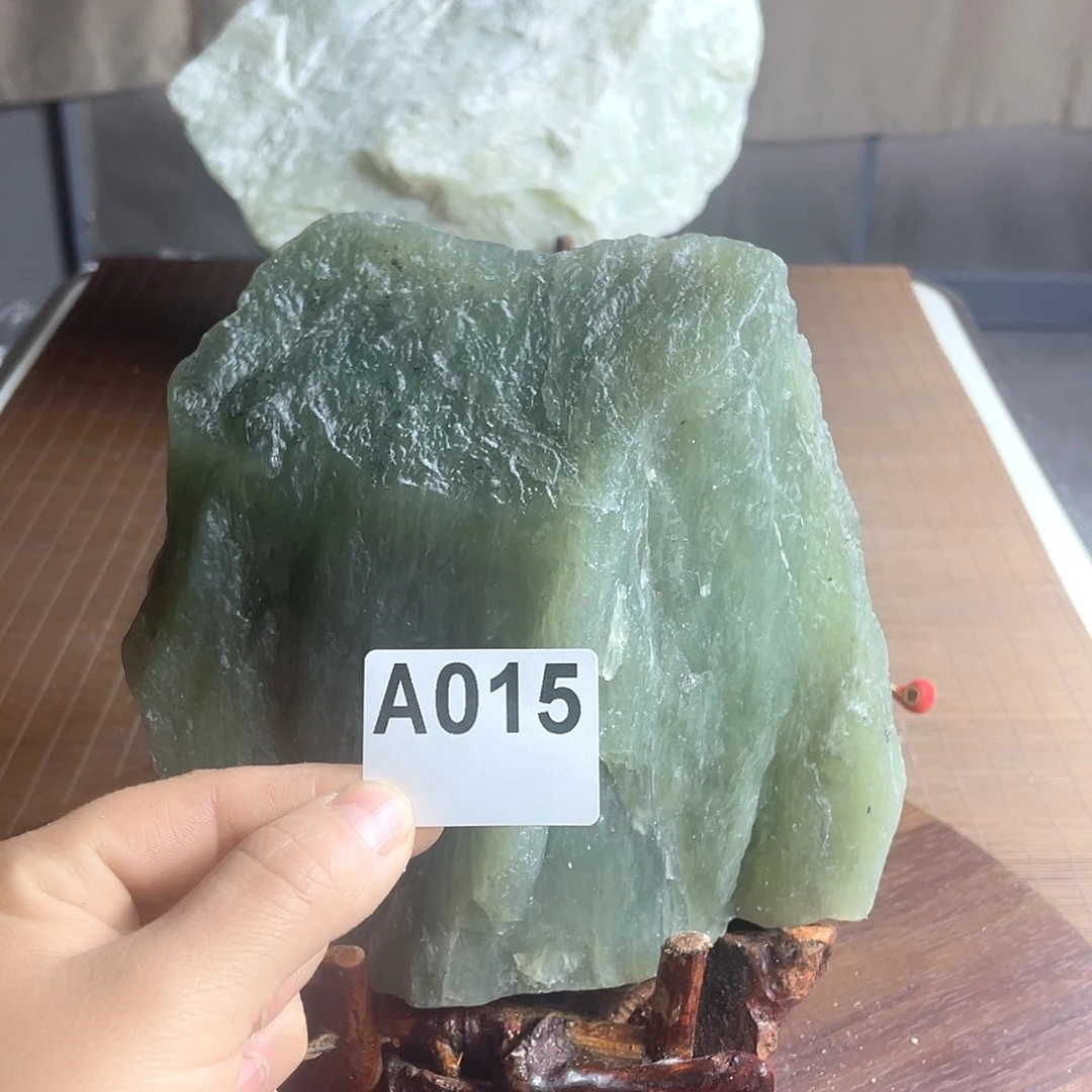 用***8蛇纹石玉未镶嵌珠宝奇石