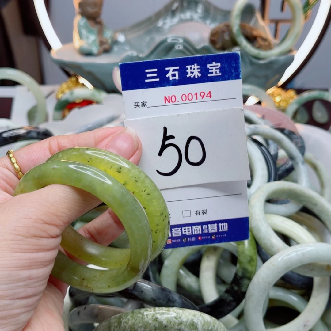 蛇纹石玉未镶嵌手镯