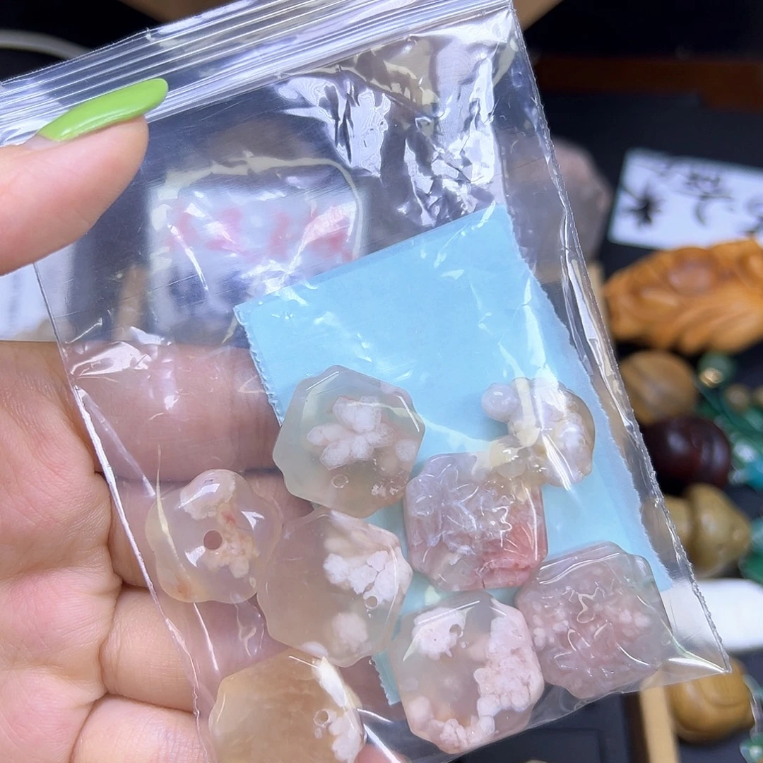 小***堡吊坠(不含链)未镶嵌石英质玉
