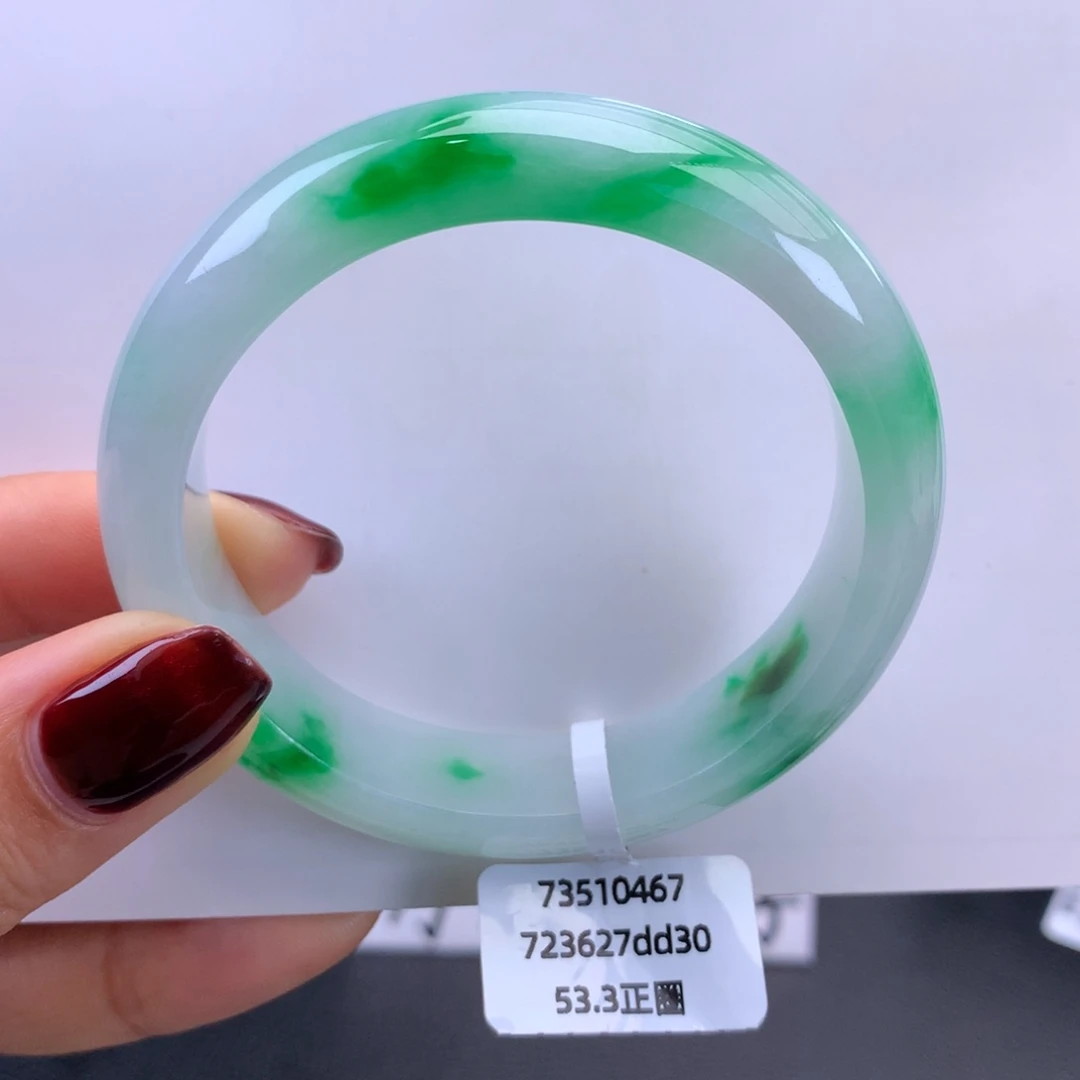 翡翠未镶嵌手镯细糯化白底阳绿手镯（细纹）