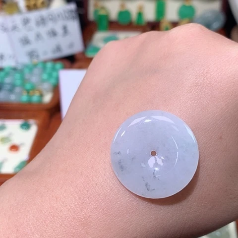 颈饰未镶嵌翡翠平安扣