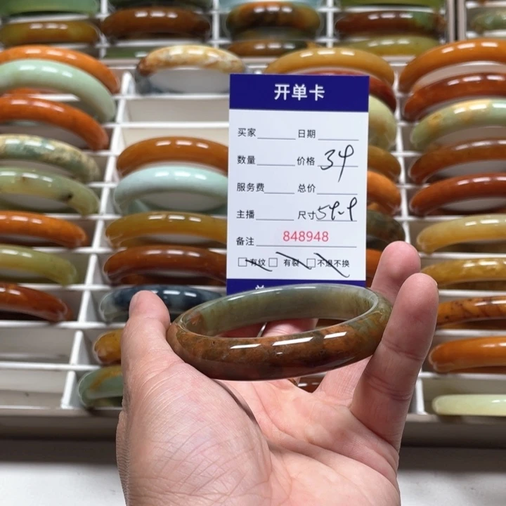 蛇纹石玉手镯未镶嵌顾*啊