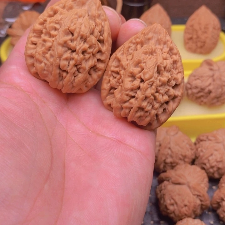 核桃手串/手链蚂蚁王狮子头38尺，差点尺有点磕碰