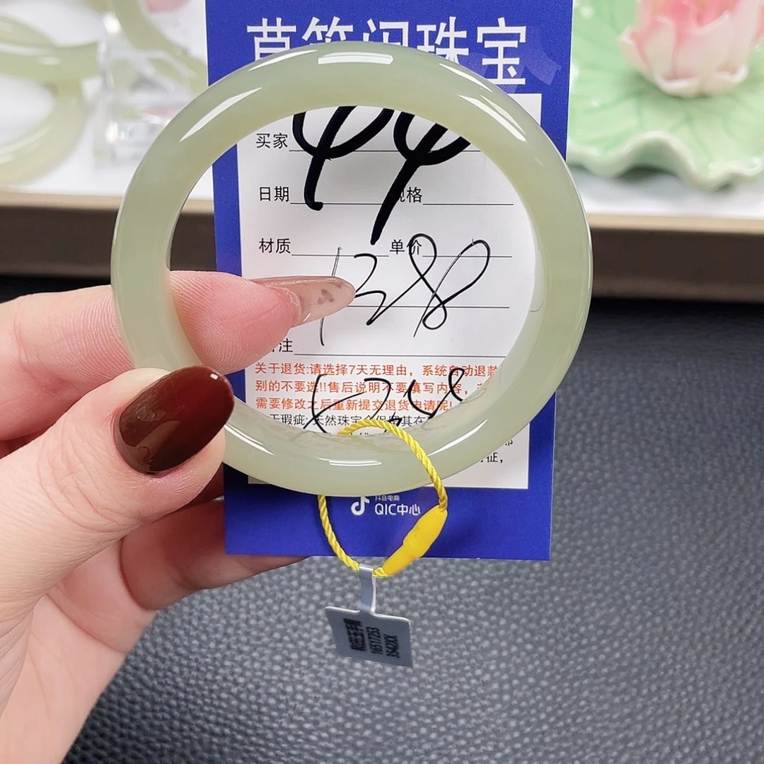 和田玉未镶嵌手镯