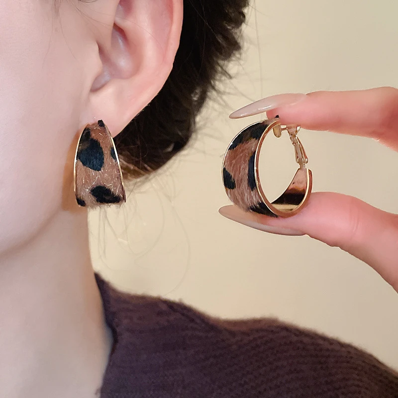 铜合金绒毛耳饰 耳饰耳钉耳饰耳圈小众耳环时尚新个性脸大气质