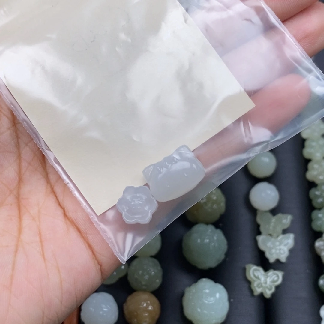 C***p和田玉未镶嵌颈饰