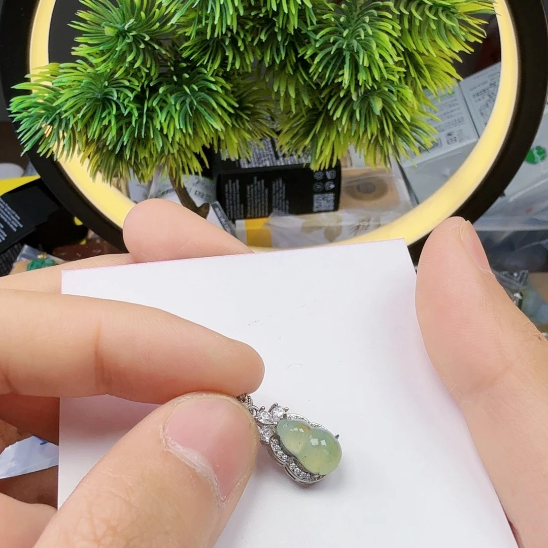 翡翠颈饰银S925镶嵌一件