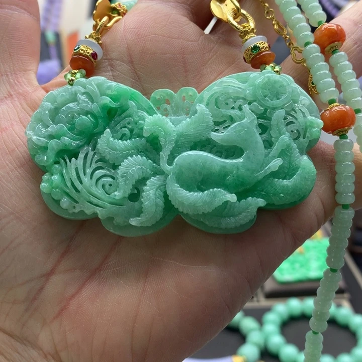 翡翠吊坠(赠链)未镶嵌