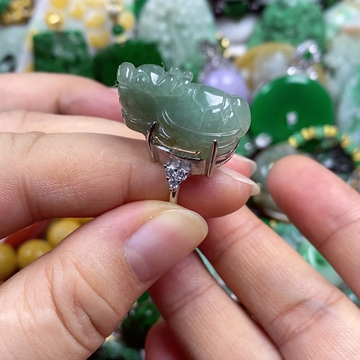 吊坠(赠链)未镶嵌翡翠