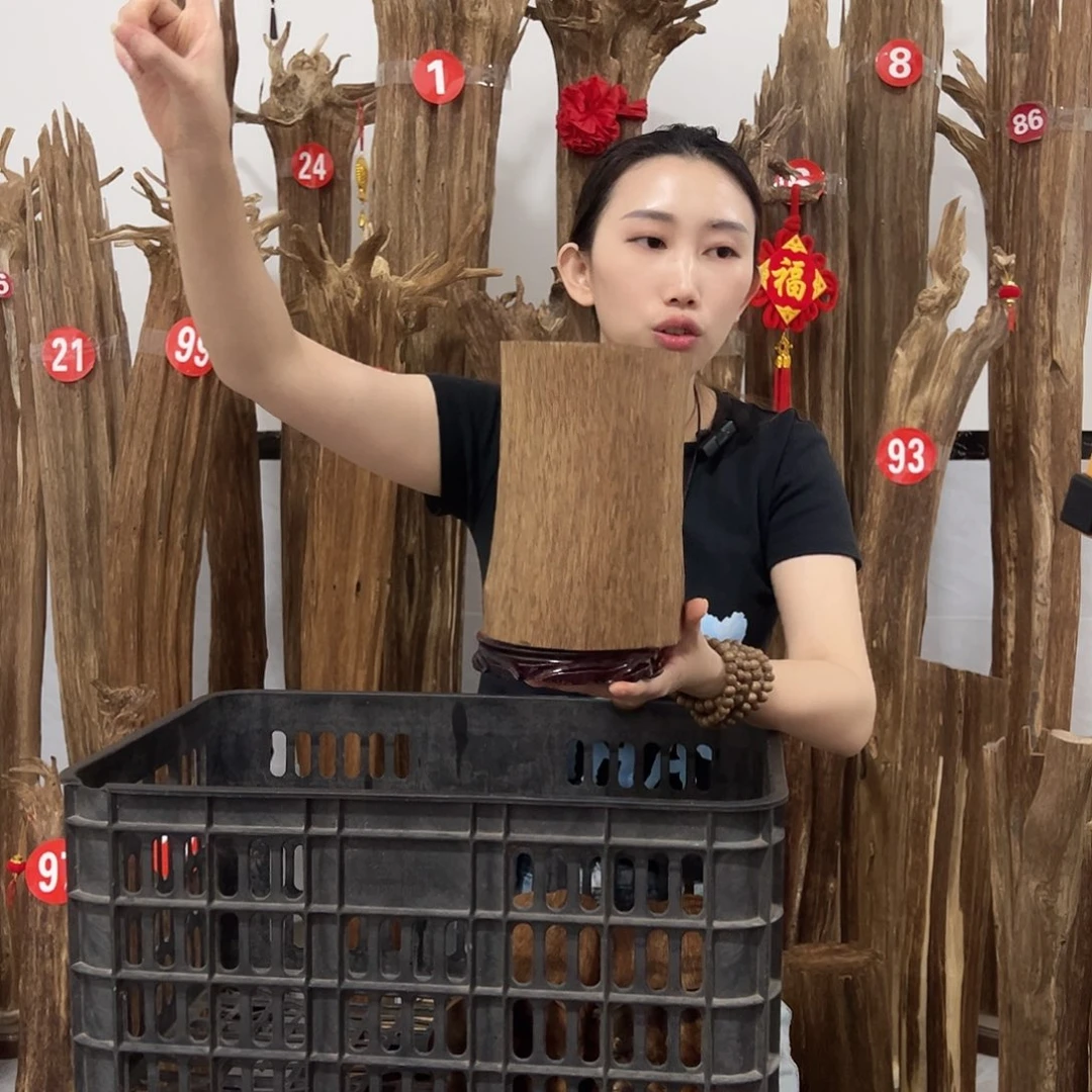 沉香碎屑沉香原材料