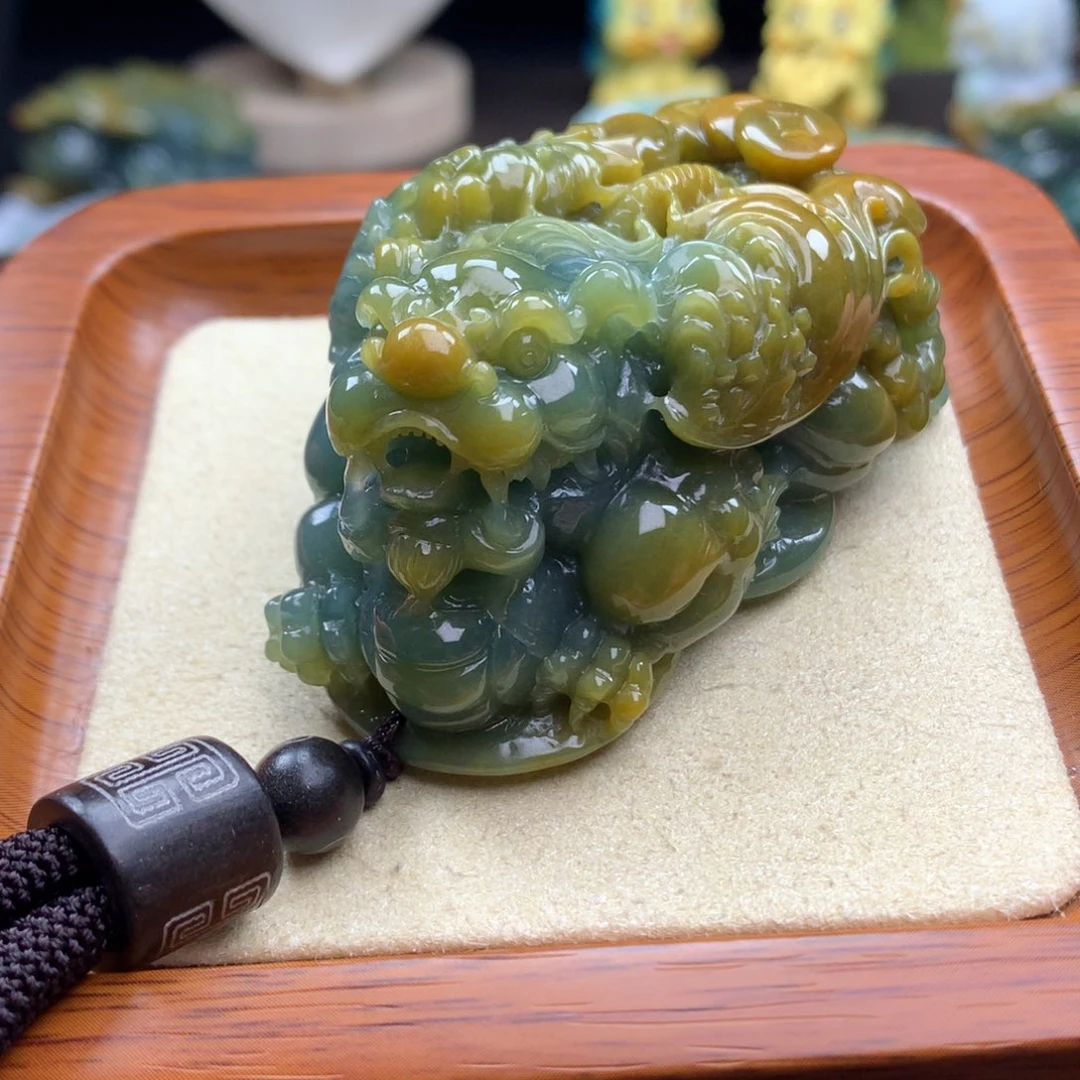 翡翠未镶嵌颈饰43