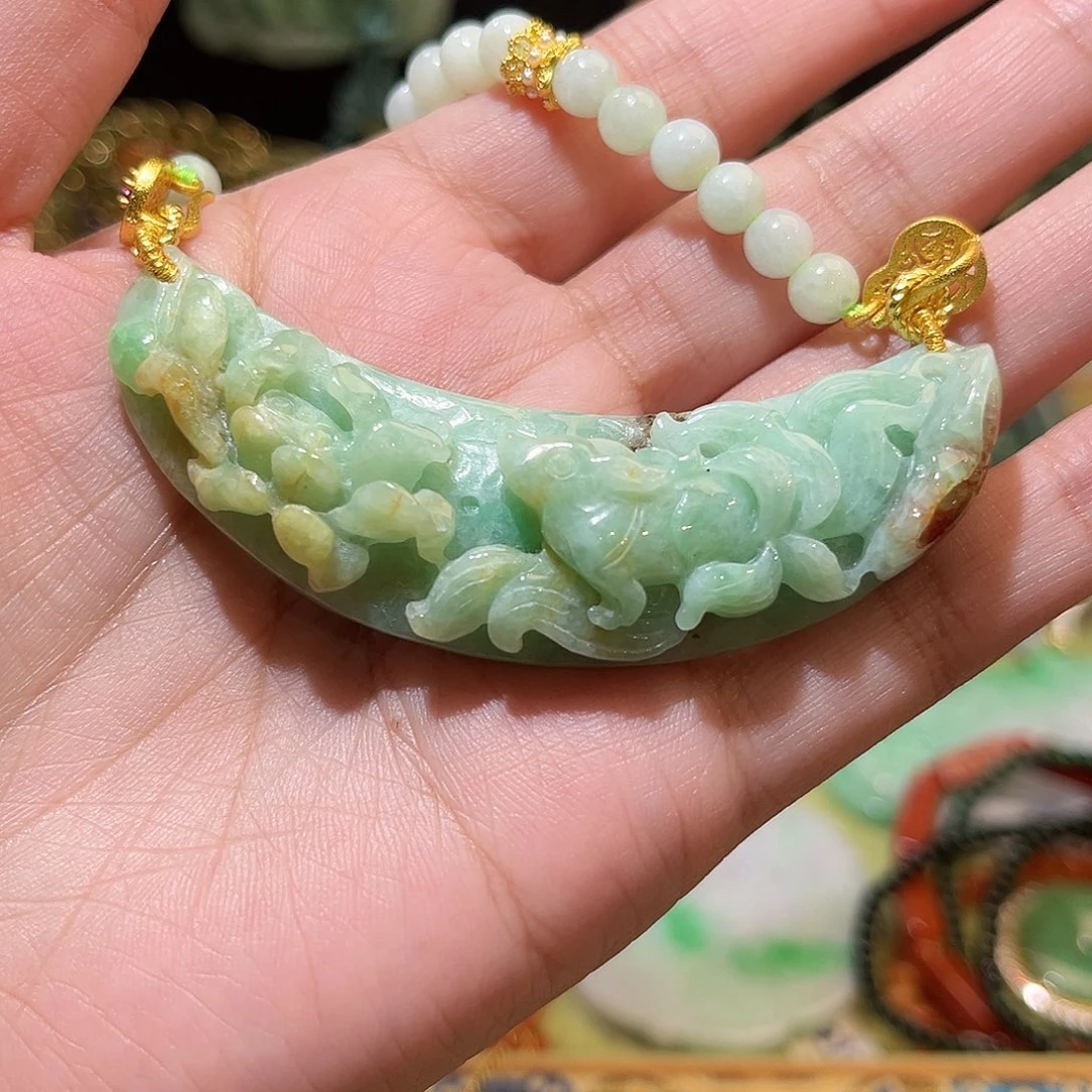 翡翠未镶嵌颈饰待编织