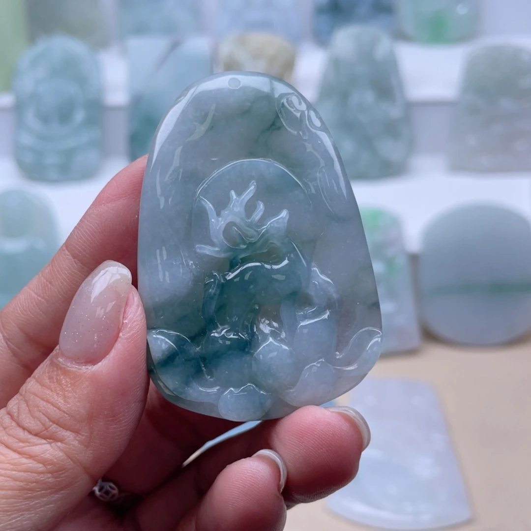 颈饰未镶嵌翡翠鹿牌