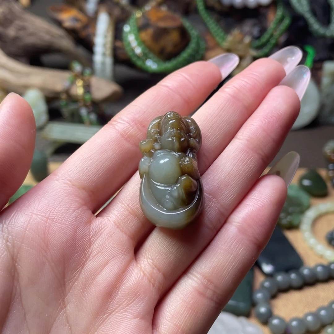 和田玉未镶嵌颈饰财神