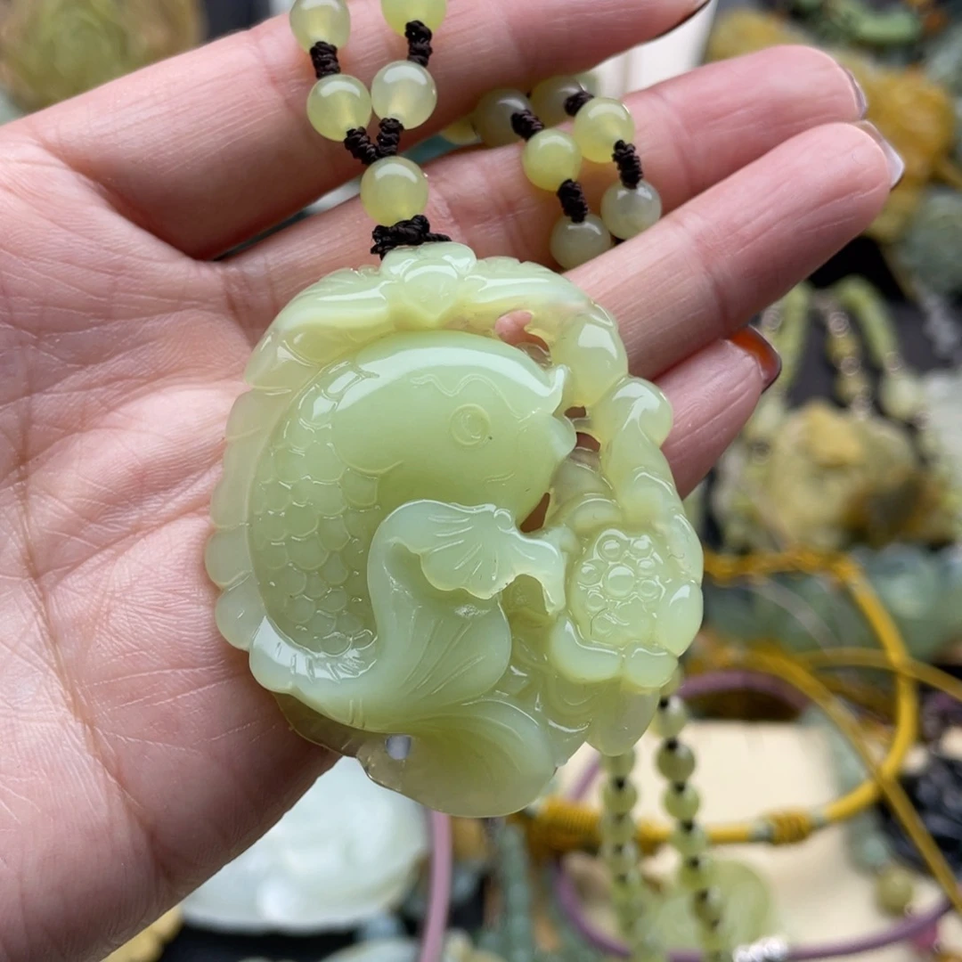 蛇纹石玉颈饰未镶嵌