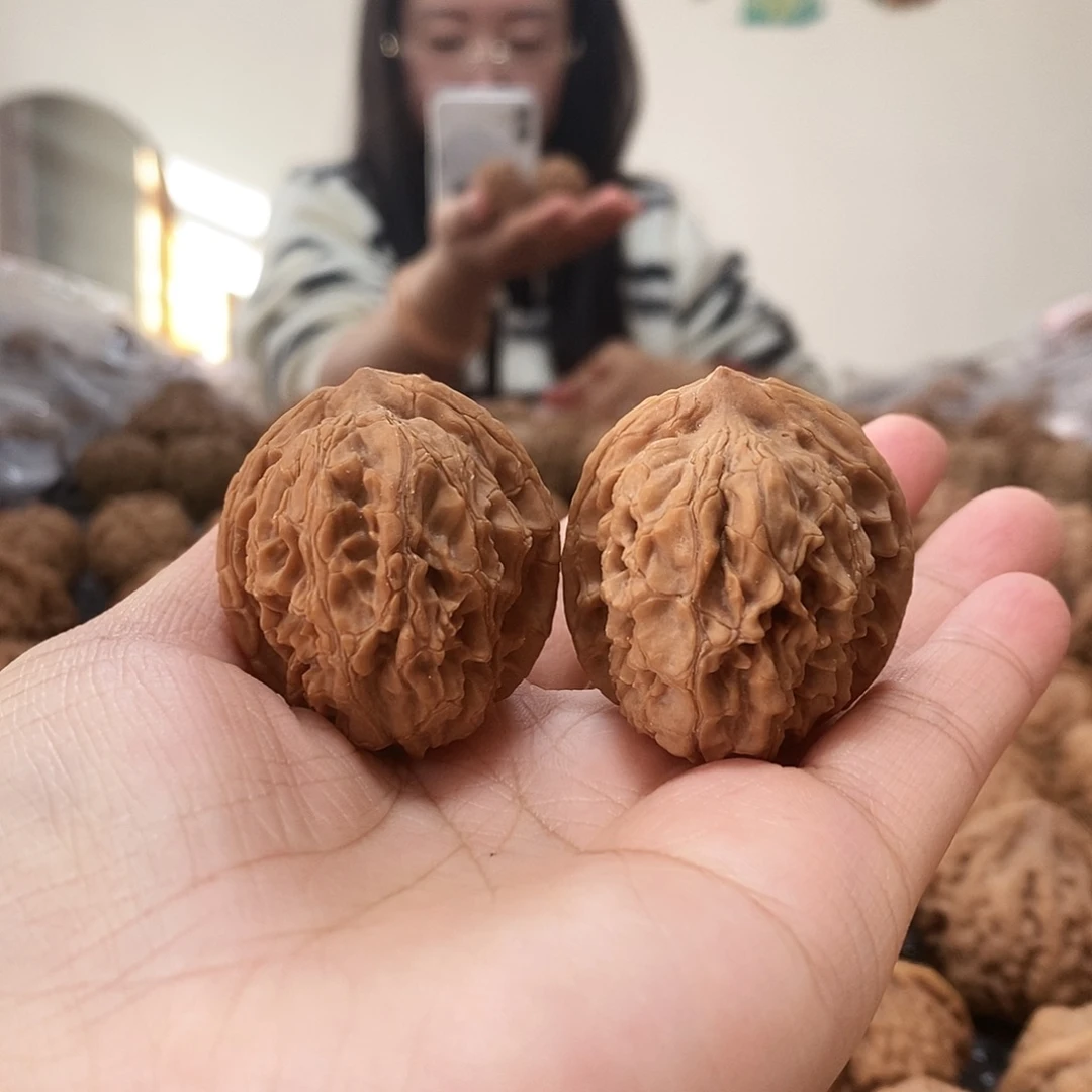 文玩核桃吊坠蛟龙35黄