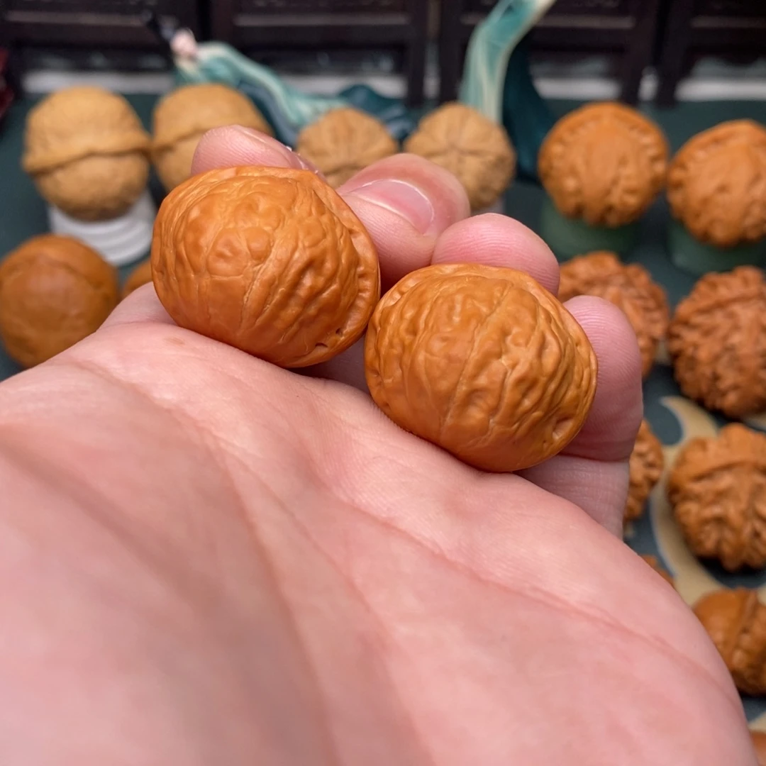 文玩核桃把件小瓷娃娃