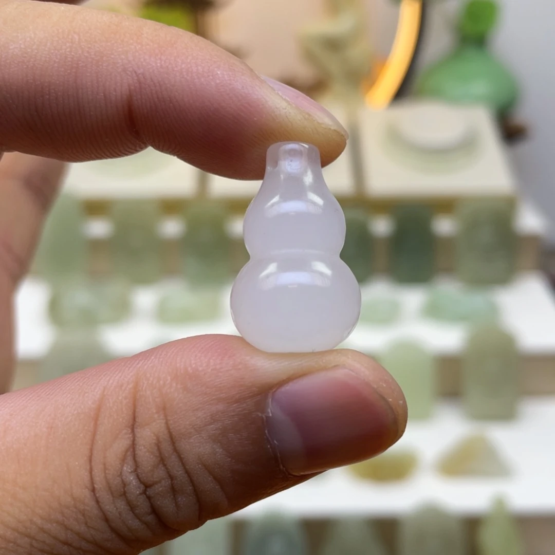 石英质玉（金丝玉）未镶嵌颈饰