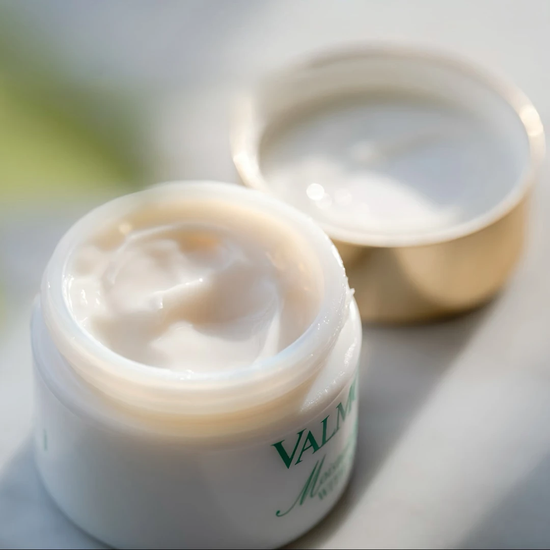 法 面霜水润涂抹大