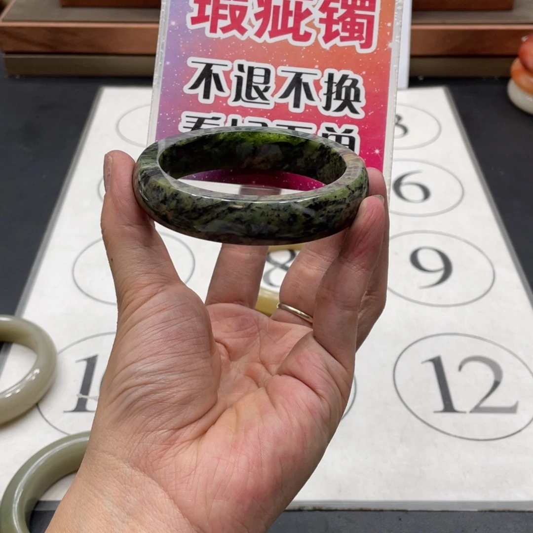 小****未镶嵌手镯石英质玉