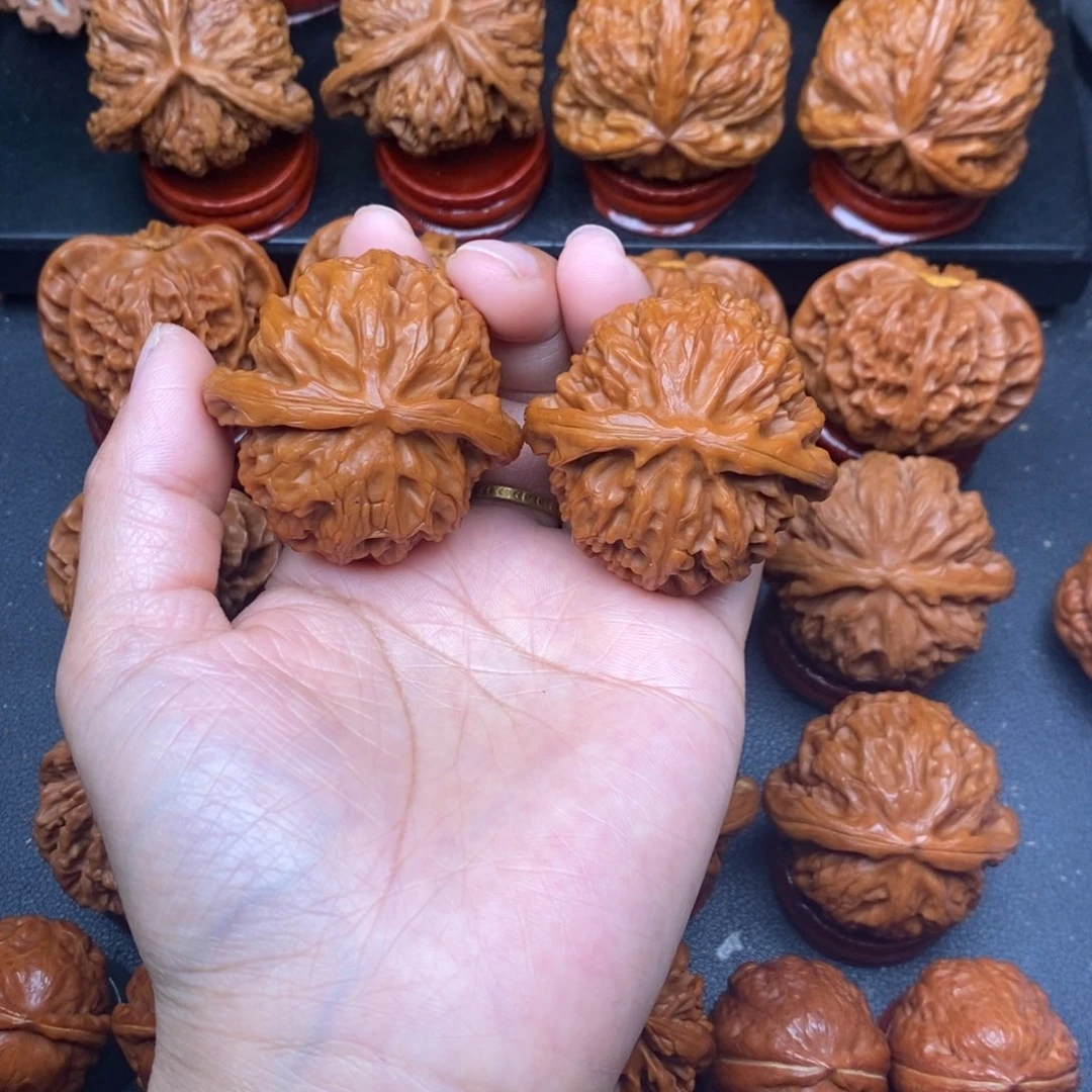 斗***主文玩核桃把件宫灯