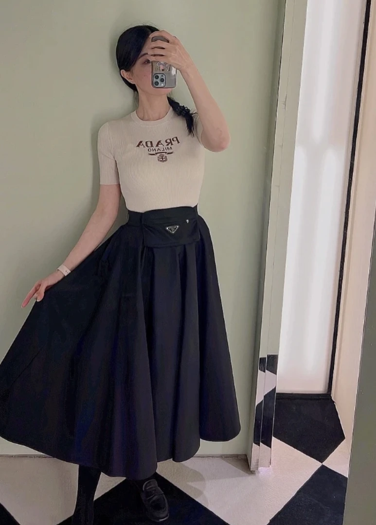 未使用 Prada/普拉达 95新 ff046 黑色三角标腰包半身裙 36码