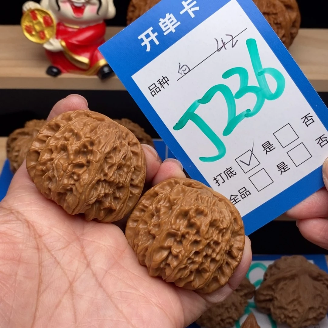 文玩核桃吊坠白狮子核桃