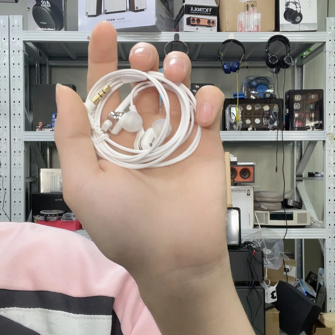 白色3.5插线耳机CKB50