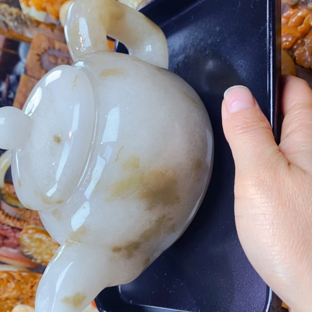 未镶嵌石英质玉（黄龙玉）颈饰