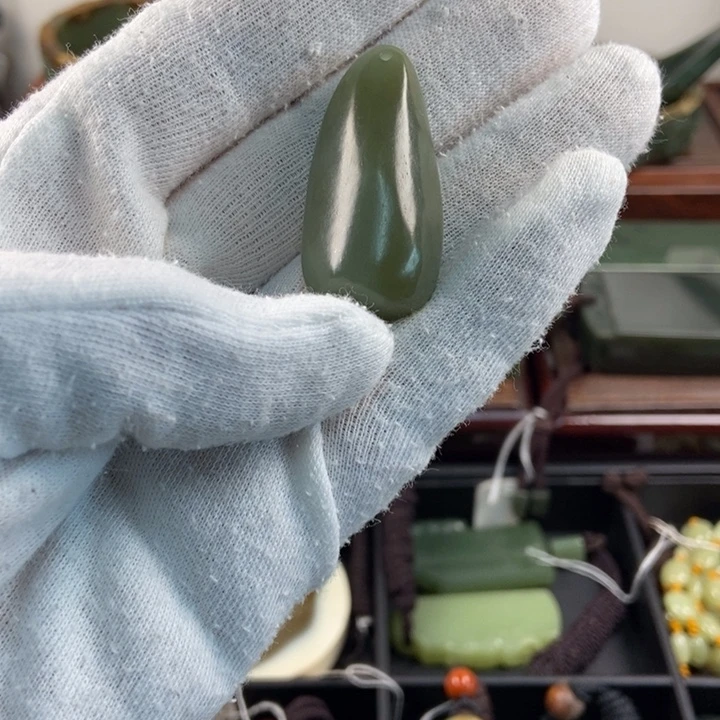 透闪石质玉未镶嵌吊坠(不含链)?****?