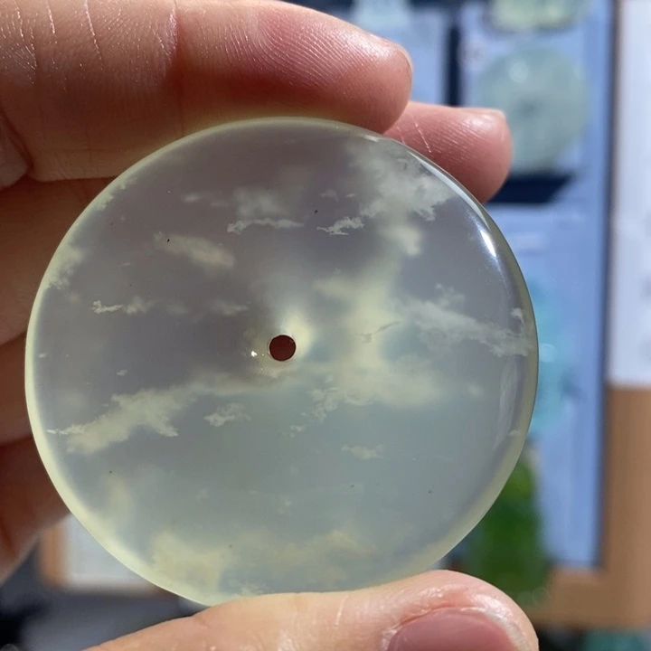 岫玉未镶嵌颈饰吊坠