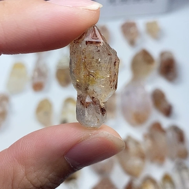 未镶嵌颈饰水晶红泥开窗油胆