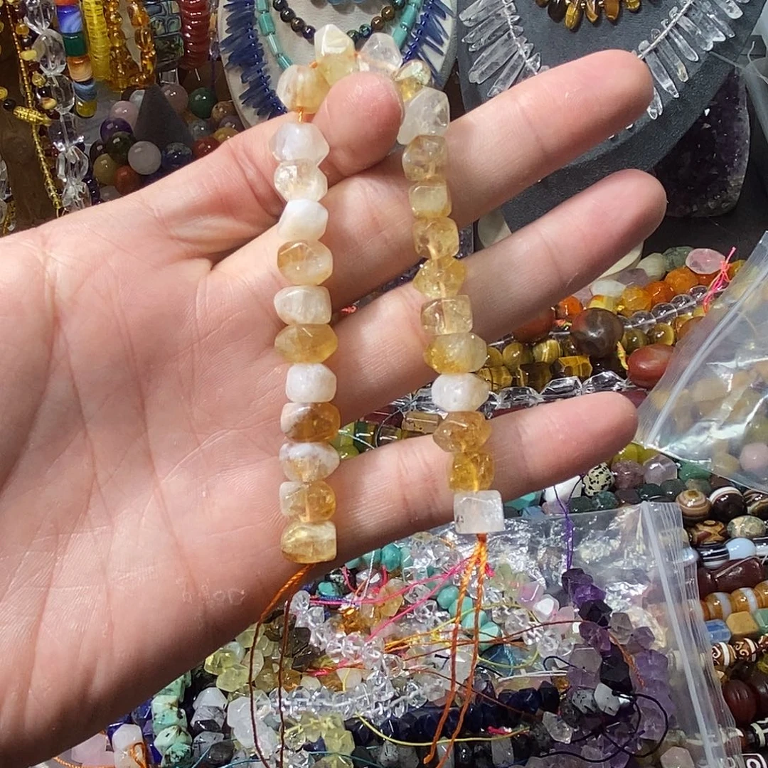 石英质玉未镶嵌，天然黄水晶冲角10mm，