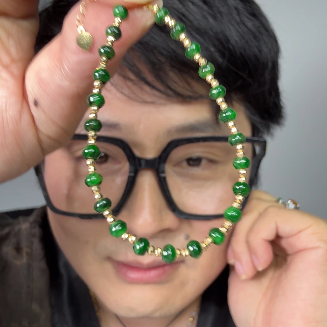 翡翠18K金镶嵌颈饰一件